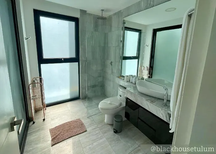 Black House Aparthotel
