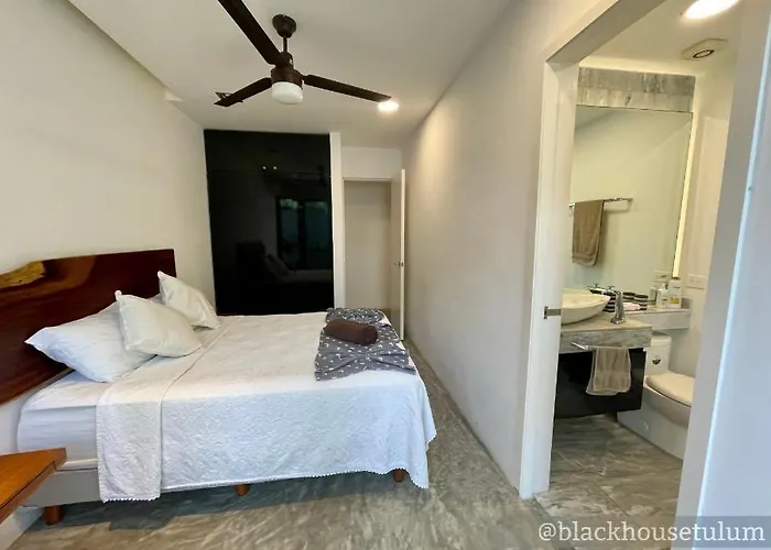 Aparthotel Black House