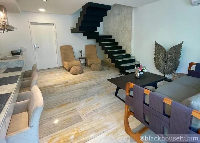 Aparthotel Black House *