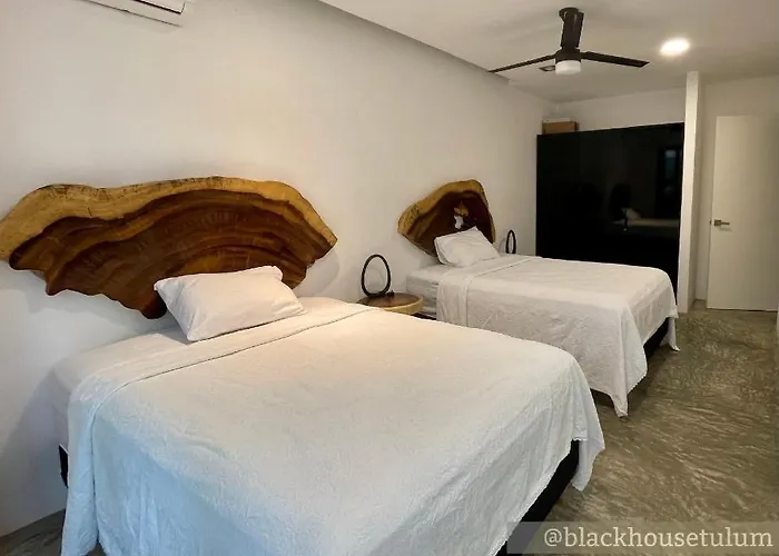 Aparthotel Black House *